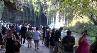 Düden Şelalesi, Antalya'nın Yaz Sıcaklarında 605 Bin Ziyaretçi Ağırladı