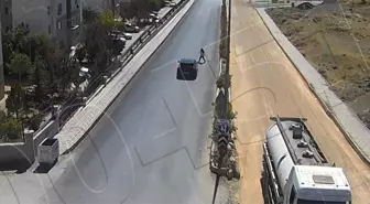 Elazığ'da Trafik Kazası: Kadın Hayati Tehlikeyle Mücadele Ediyor