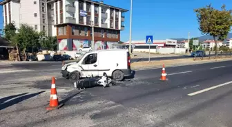 Hafif ticari araç ile motosikletin karıştığı kazada 1 kişi ağır yaralandı