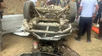 Hakkari'de Uçuruma Yuvarlanan Otomobilde 3 Yaralı