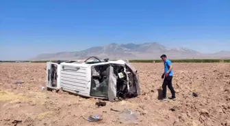 Karaman'da Panelvan Minibüs Tarlaya Takla Attı: Sürücü Yaralandı
