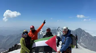 Rizeli Dağcılar Kazbek Zirvesinde Filistin'e Destek Verdi