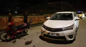 Adana'da Motosiklet ve Otomobil Çarpıştı: 2 Yaralı
