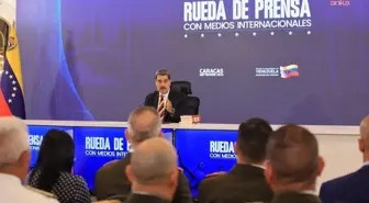 Maduro Dünyaya Seslendi: Bin 200 Füze Taşıyan Sekiz ABD Savaş Gemisi Venezuela'yı Hedef Almış Durumda. Bu Kanlı Bir Tehdit