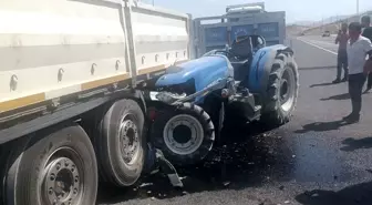 Malatya'da Tır ile Traktör Çarpıştı: 1 Yaralı