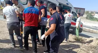 Adıyaman'da Otomobil İnşaat Boşluğuna Düştü, Sürücü Yaralandı