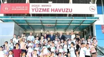 Düzce'de Roman Çocuklara Yüzme Kursu Tamamlandı