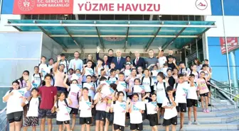 Düzce'de Roman Çocuklara Yüzme Kursu Tamamlandı