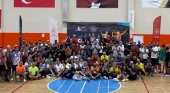 Kuşadası'nda Badminton Veteranlar Türkiye Şampiyonası Sona Erdi