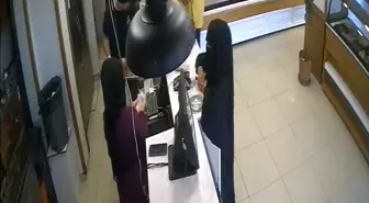 Bursa'da Tırnakçılık Girişimi: Kadın Simit Aldı, Parayı Kapkaç Yapmaya Çalıştı