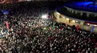 CHP'nin Zeytinburnu Mitingi... Özgür Özel: Ak Parti'ye Koltuk Değneği Olan Muhalefet Partisi Olacağıma Kabre Gireyim Daha İyi. Teslim Olmak Yok
