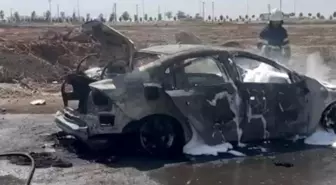 Diyarbakır'da Park Halindeki Otomobil Alev Aldı