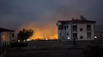Elazığ'ın Kovancılar İlçesinde Anız Yangını Çıktı