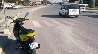 Karaman'da Motosiklet ile Hafif Ticari Araç Çarpıştı: 1 Yaralı