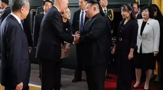 Kim Jong Un, halefi olarak gördüğü 12 yaşındaki kızını ilk kez dünyaya tanıttı