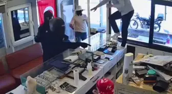 Kuyumcu Soygununa Karşı Koyan İşletme Sahibi Bıçakla Şüphelileri Korkuttu