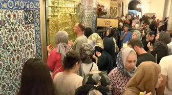 Mevlid Kandili'nde Eyüpsultan Camii'nde Coşkulu Kutlama