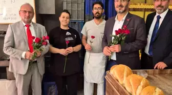 Bursa'da Mevlit Kandili Gül Dağıtımıyla Kutlandı