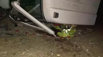 Hatay'da Kamyon Devrildi, Sürücü Hayatını Kaybetti