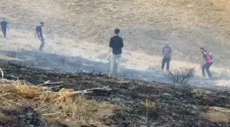 Yüksekova'da Anız Yangını Korkutuyor