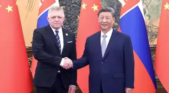 Xi Jinping, Slovakya Başbakanı Robert Fico ile Görüştü