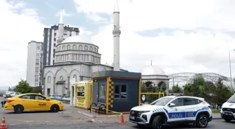 Cami tuvaletinde bıçaklı kavga! Hastanede yaşam savaşı veriyor