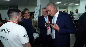Cumhurbaşkanı Erdoğan'dan A Milli Futbol Takımı'na tebrik telefonu