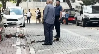 Esenyurt'ta Akli Dengesi Yerinde Olmayan Adam Evini Yakmaya Çalıştı