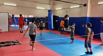 Muş'ta Yaz Spor Okulları Kapsamında Boks Antrenmanları Devam Ediyor