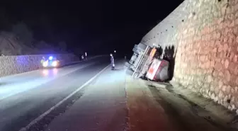 Kütahya'da Asit Yüklü Tanker Devrildi: Şoför Yaralandı