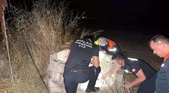 Burdur'da Kuyuya Düşen Kedi Uzun Çabalar Sonunda Kurtarıldı