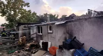 Erzincan'da Odunlukta Çıkan Yangın Söndürüldü