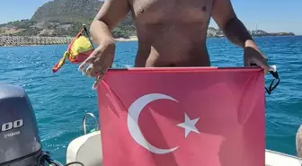 Otizmli Yüzücü Tuna Tunca, Cebelitarık Boğazı'nı Geçerek Tarihe Geçti