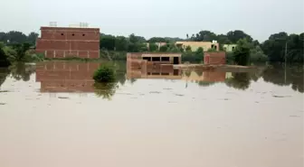 Pakistan'da Muson Yağmurları 1,8 Milyon Kişiyi Yerinden Etti