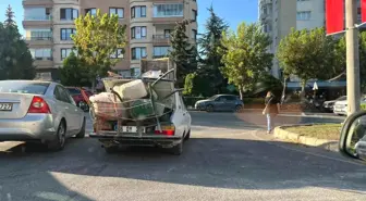 Eskişehir'de Tehlikeli Yolculuk: Açık Bagaj ile İnşaat Malzemesi Taşıyan Sürücü