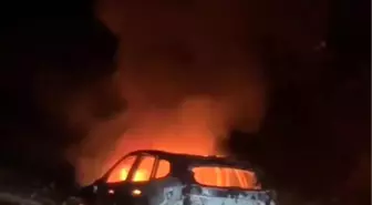Tunceli'de Seyir Halindeki Otomobil Alev Aldı