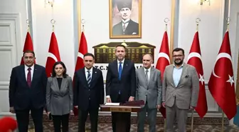 Bakan Bayraktar Manisa Valiliği'ni Ziyaret Etti