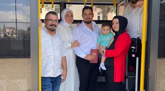 Nikah İçin Otobüsle Giden Çiftin Yolu Beklenmedik Bir Saygı Duruşuyla Kesildi