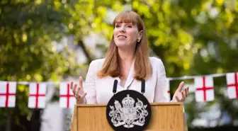 İngiltere Başbakan Yardımcısı Angela Rayner İstifa Etti