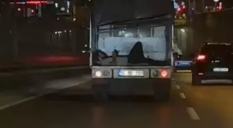 Bursa'da Kamyonet Kasasında Yatan Yolcu Gözüktü