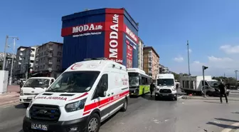 İzmit'te Otobüs ile Kamyonetin Çarpışması: 5 Yaralı