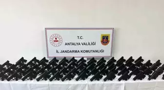 Antalya'da Kaçak Silah Operasyonu: 72 Ruhsatsız Tabanca Ele Geçirildi