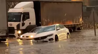 Turgutlu'da Şiddetli Yağış Trafiği Felç Etti