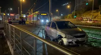 Kayseri'de Alkollü Sürücü Tramvay Yoluna Girdi
