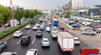Ankara'da Sağanak Yağış Trafiği Olumsuz Etkiledi