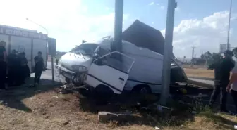 Çorum'da Minibüs ile Kamyonet Çarpıştı: 5 Yaralı