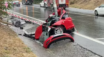 İstanbul'da korkunç kaza! Otomobil kağıt gibi katlandı