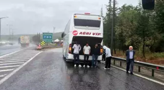 Düzce'de Otobüs Kazası: Yolcular Sağanak Yağışta Bagaj Altında Korunmaya Çalıştı