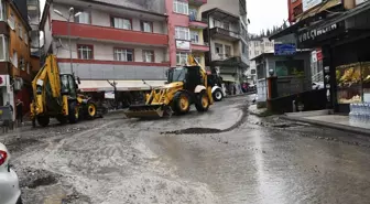 Zonguldak'ta Sağanak Yağış Trafiği Olumsuz Etkiledi