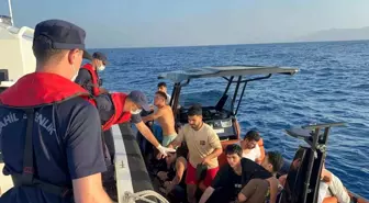 Dalaman'da Düzensiz Göçmenler Kurtarıldı, Kaçakçı Yakalandı